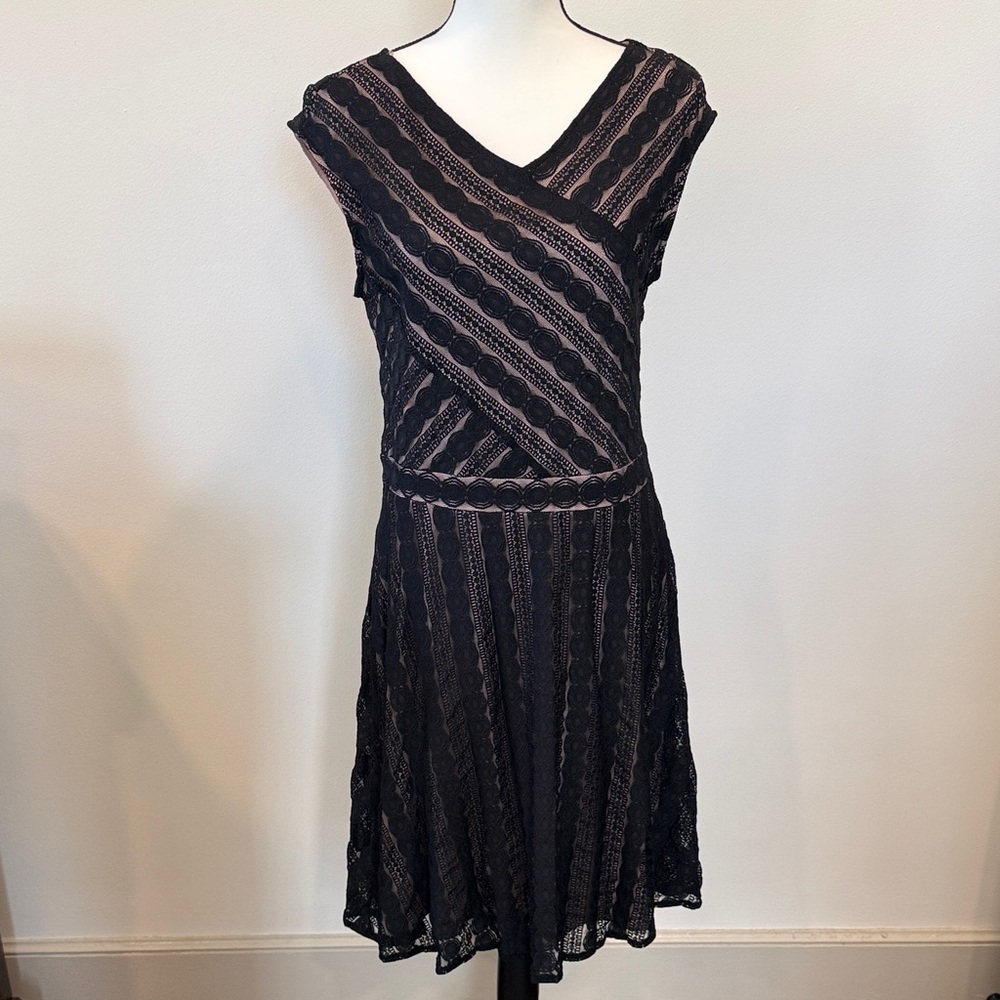 Signature Harper Elegant Black Lace Dress Size 12